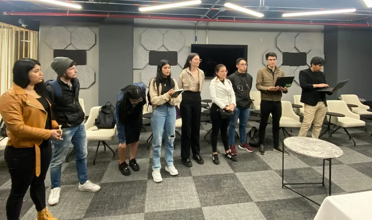 Participantes reunidos durante una actividad presencial de Área Andina